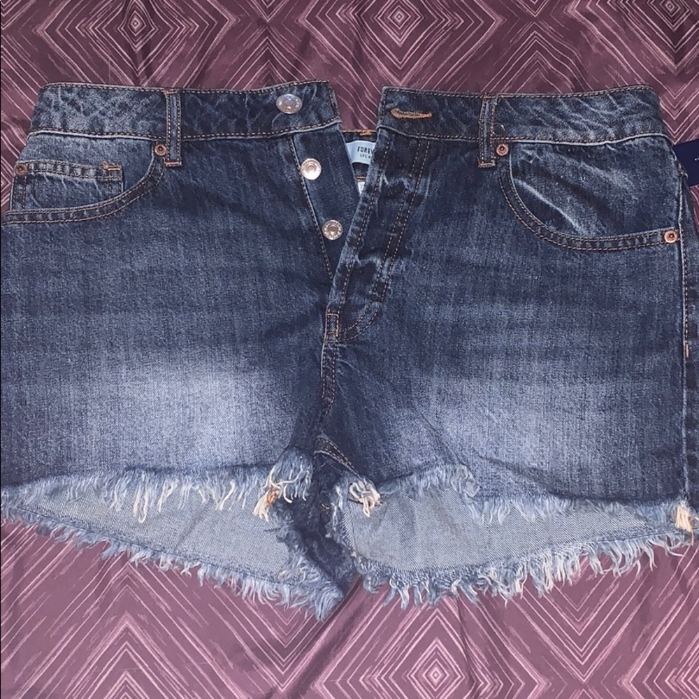 Mid rise cut off dark denim shorts - Picture 3 of 4